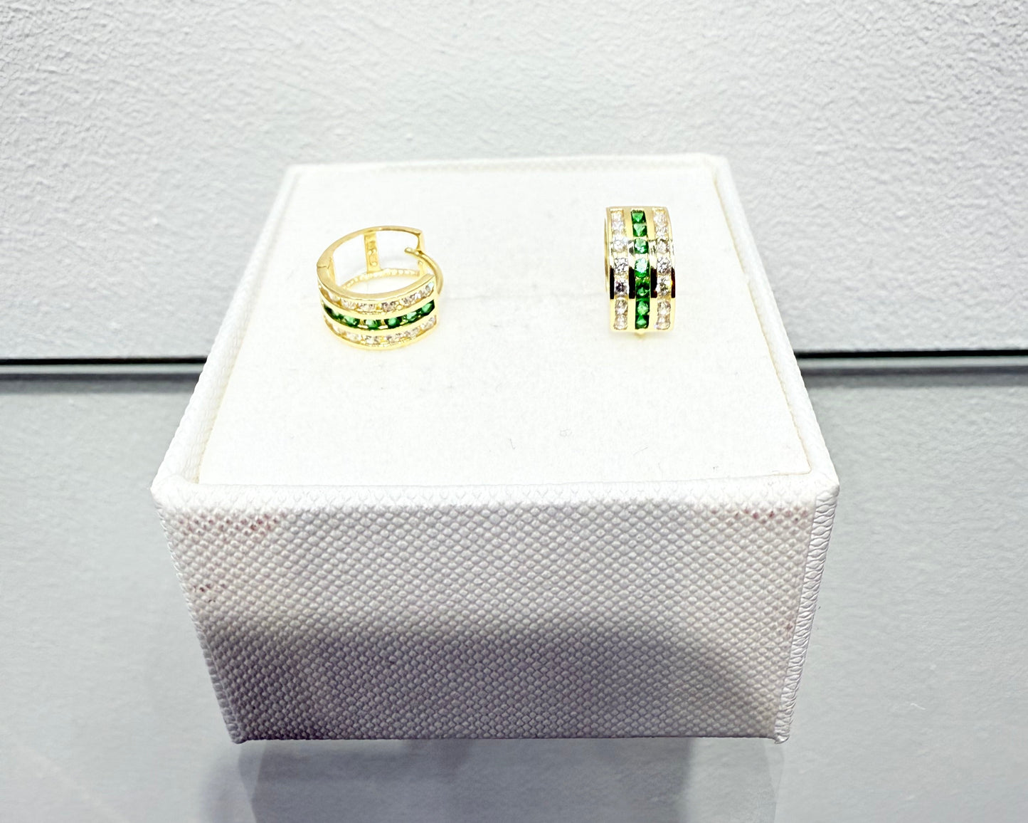 1090-NEW 14K Triple Row Huggies Cz Green & Clear Hoop Earrings (5x10mm) W.G