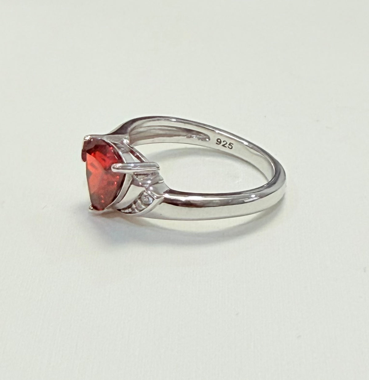 S558- .925 Sterling Silver Elegant Trillion Garnet Cz Ring W.G