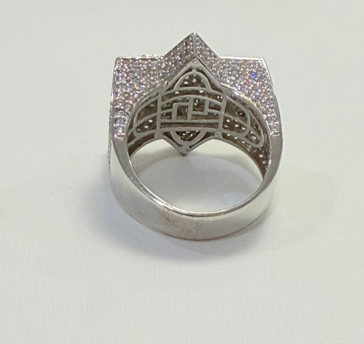 S396- 925 Sterling Silver Star CZ Ring W.G