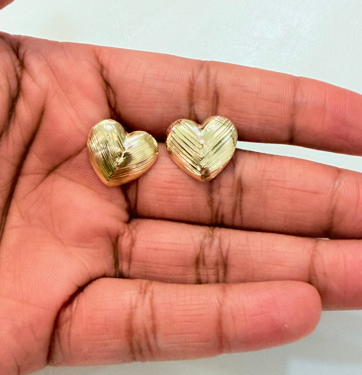1821-NEW 14K Hollow Heart Stud Earrings (15x16.4mm) W.G