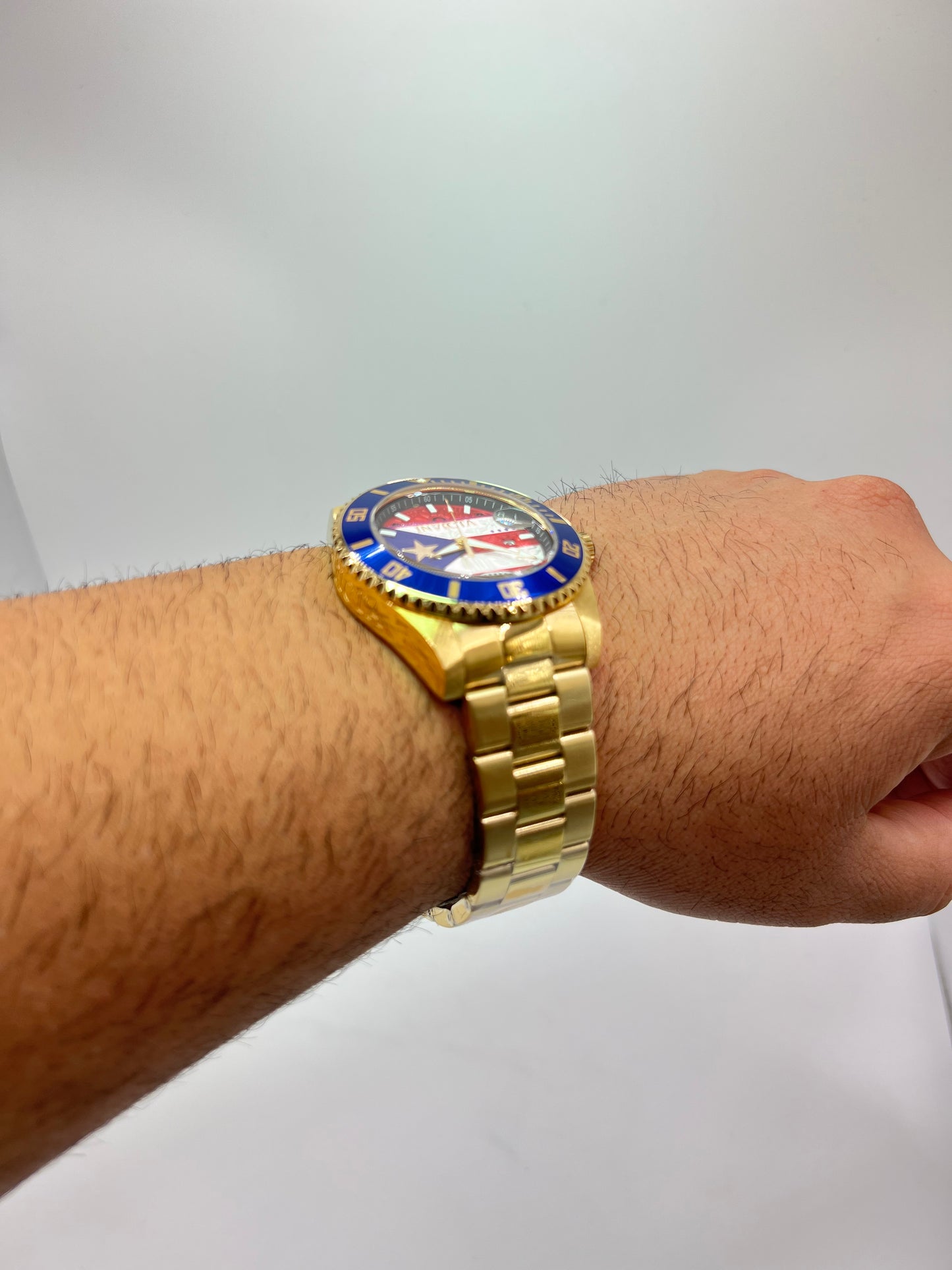 R55- Invicta Puerto Rico Men's Watch Color Gold -44mm