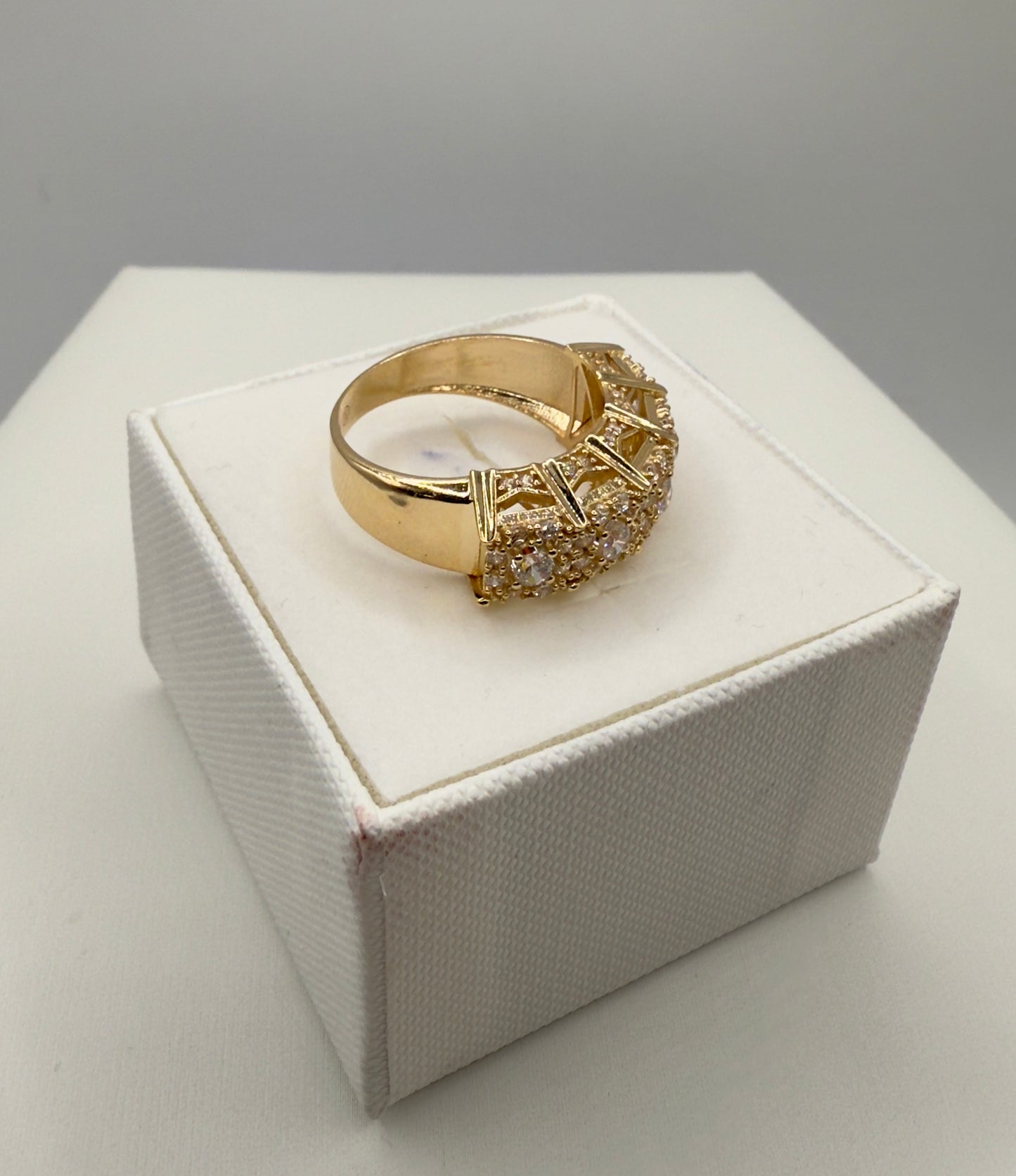 945- NEW 14K Crown Ring Cz Stones W. G