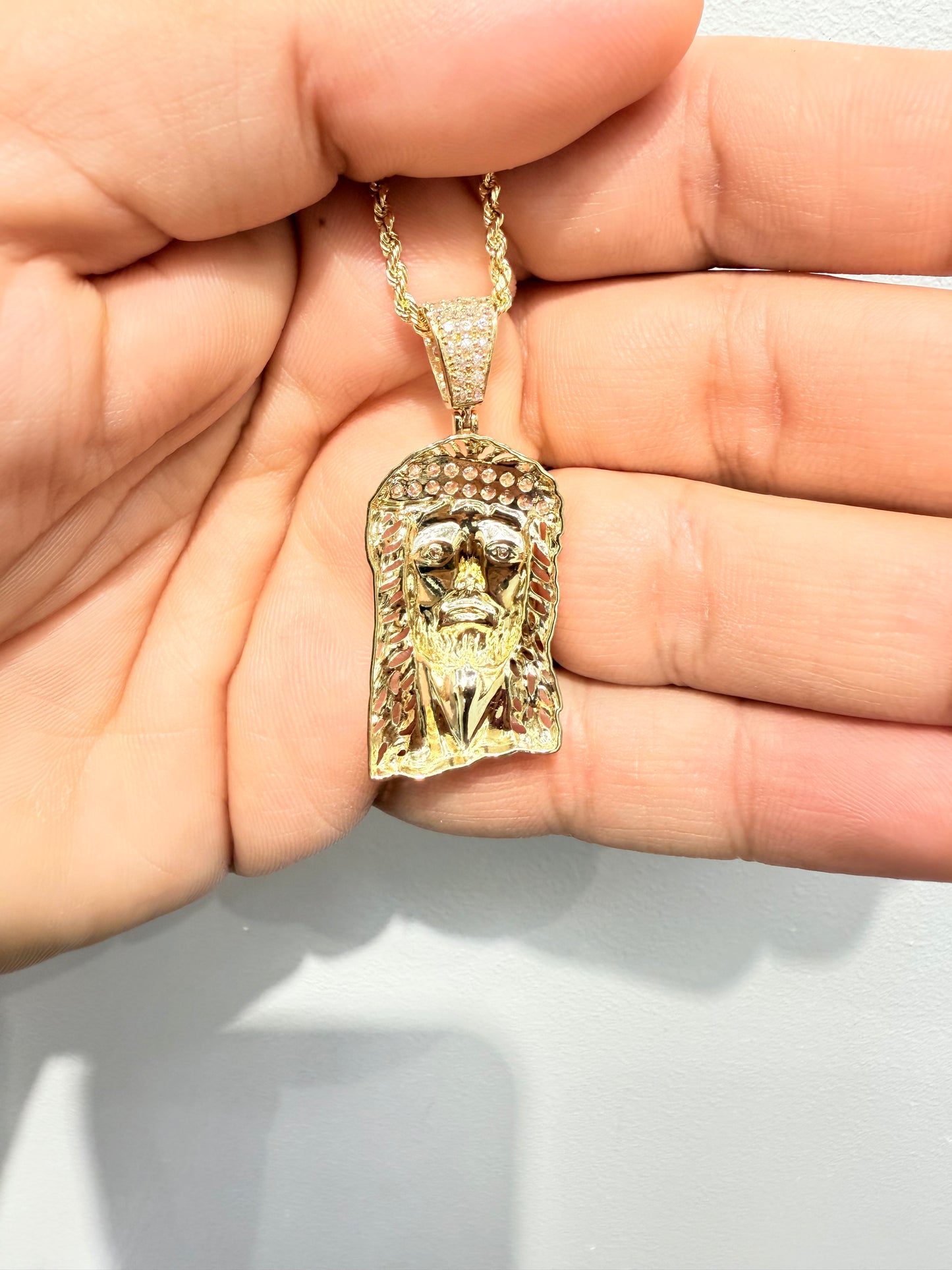 1040- NEW 14K Jesus Face Small Pendant (W.G)