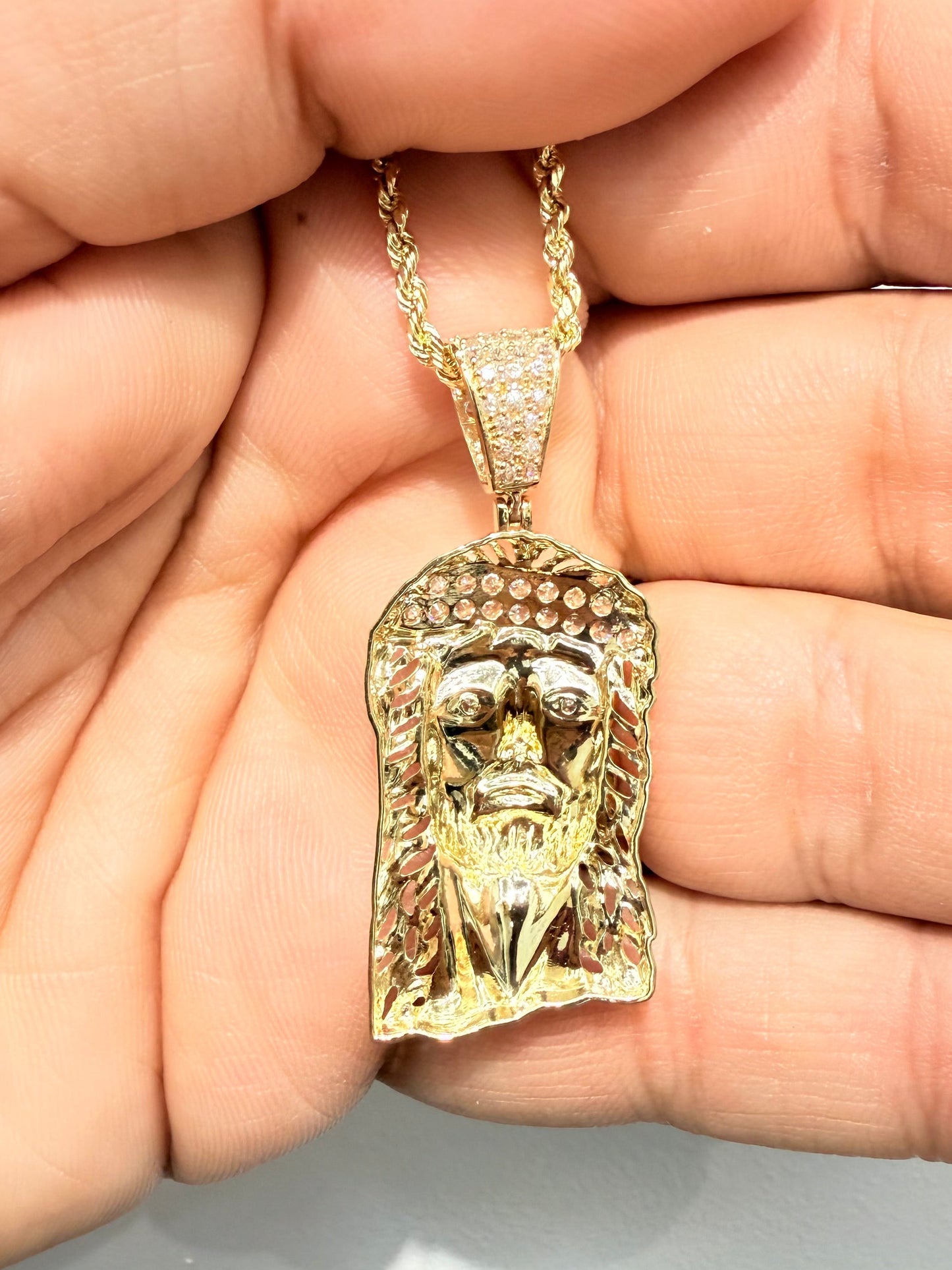 1040- NEW 14K Jesus Face Small Pendant (W.G)