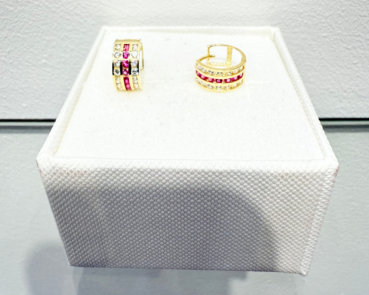 1088- NEW 14K Triple Row Huggies Cz Red & Clear Hoop Earrings (5x10mm)W.G