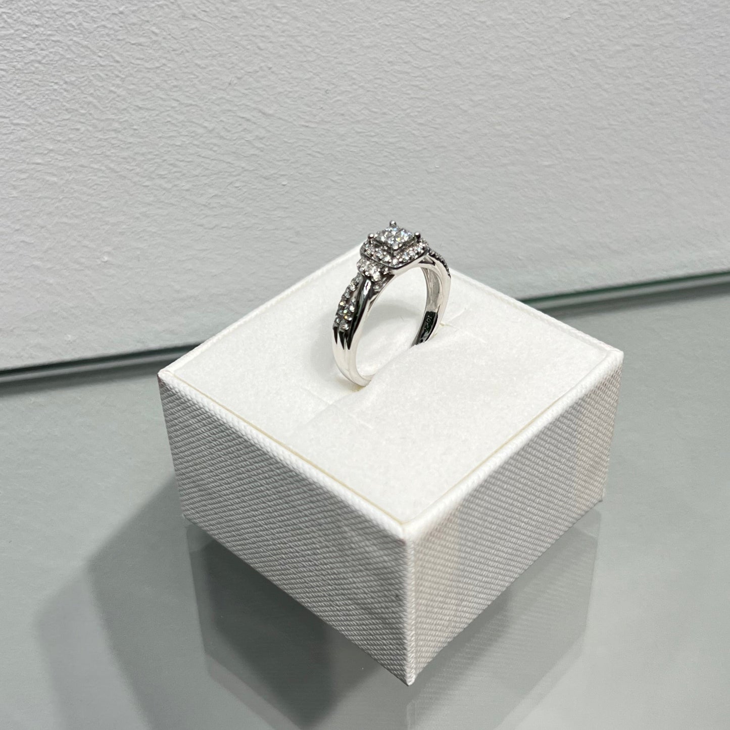 1128- NEW 10K White Gold Square Cz Wedding Ring W.G