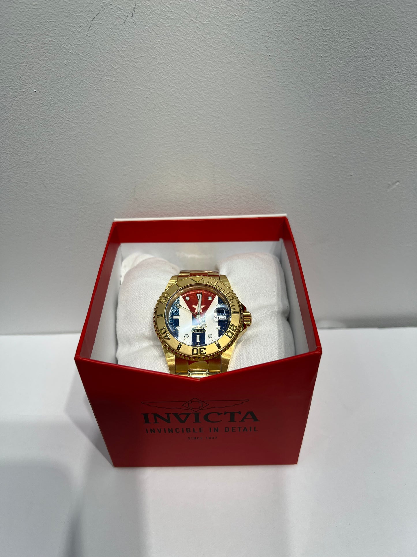 R18- NEW Invicta Cuban Flag Men’s Watch (40mm) W.G
