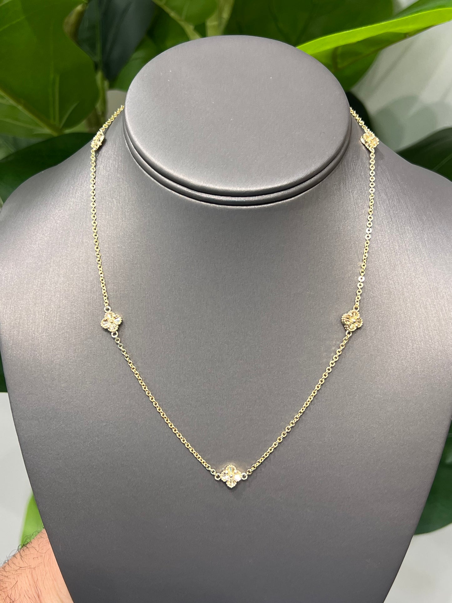 1164- NEW 14K Gold Trebol Necklace (7mm) W.G