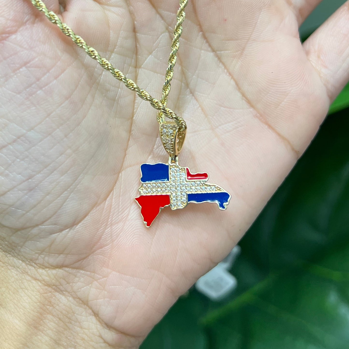 678- NEW 14K Dominican Republic Map Pendant W.G