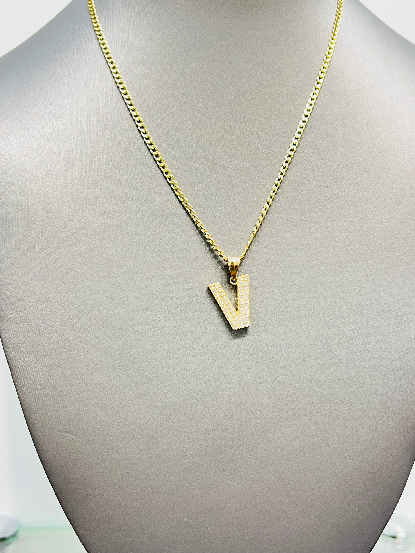 512- NEW 14K Letter “V” Pendant W.G
