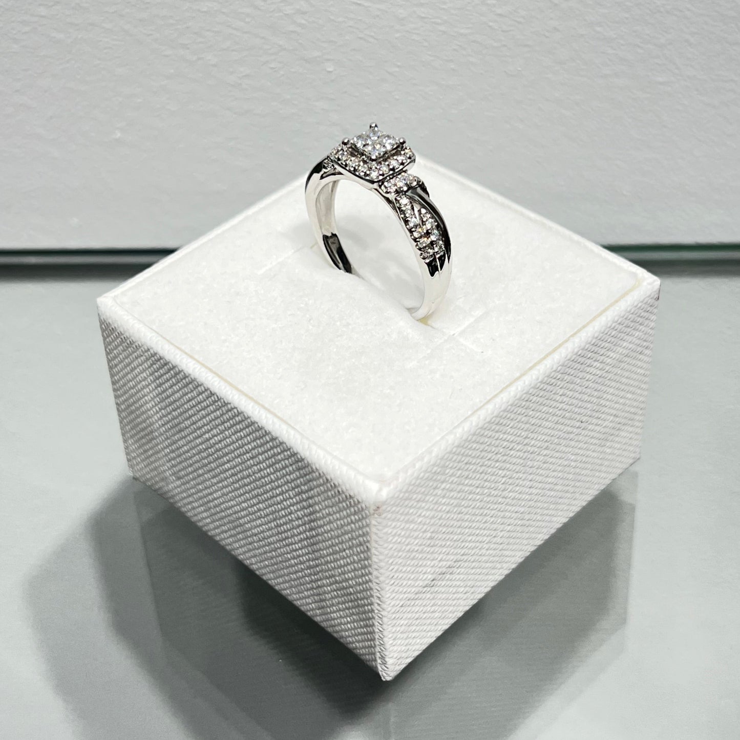 1128- NEW 10K White Gold Square Cz Wedding Ring W.G
