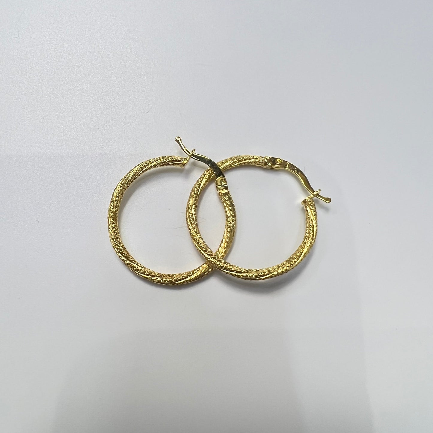 1654- NEW 10K Hoop Earrings (25.8x2.3mm) W.G