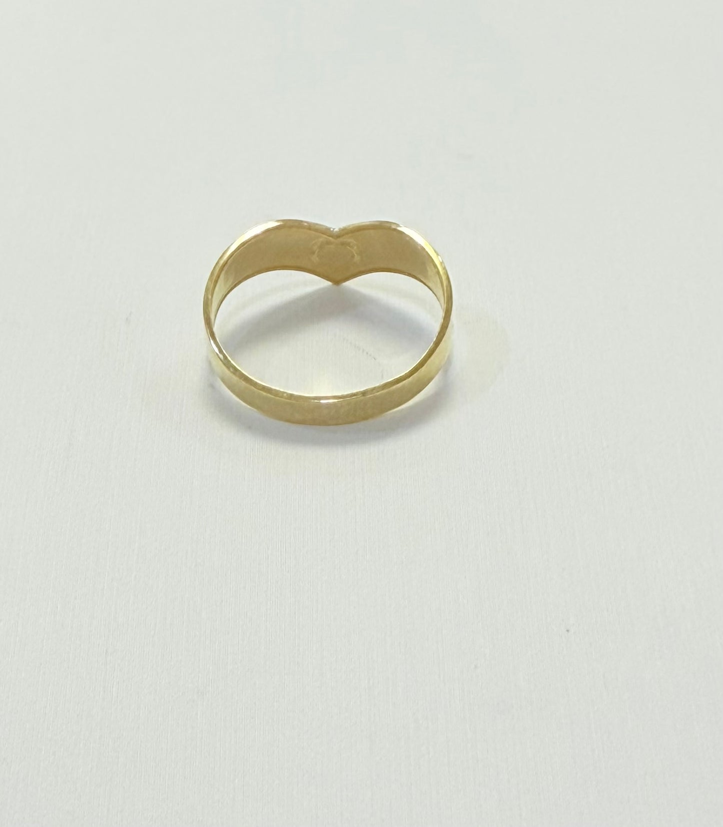 1711- NEW 10K V Shaped Heart Band Ring W.G