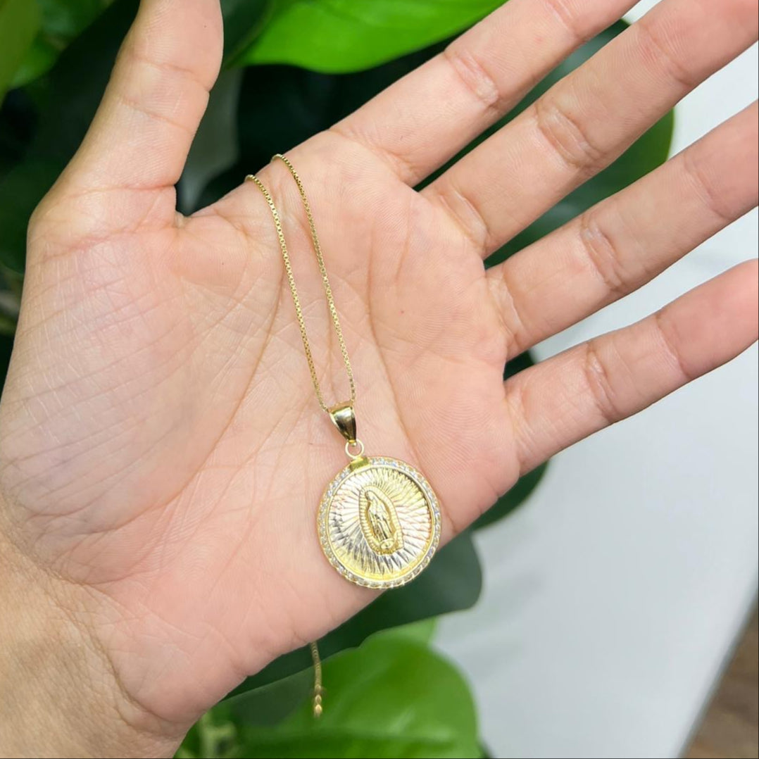 00199- Colgante religioso de doble cara de oro amarillo de 14 quilates