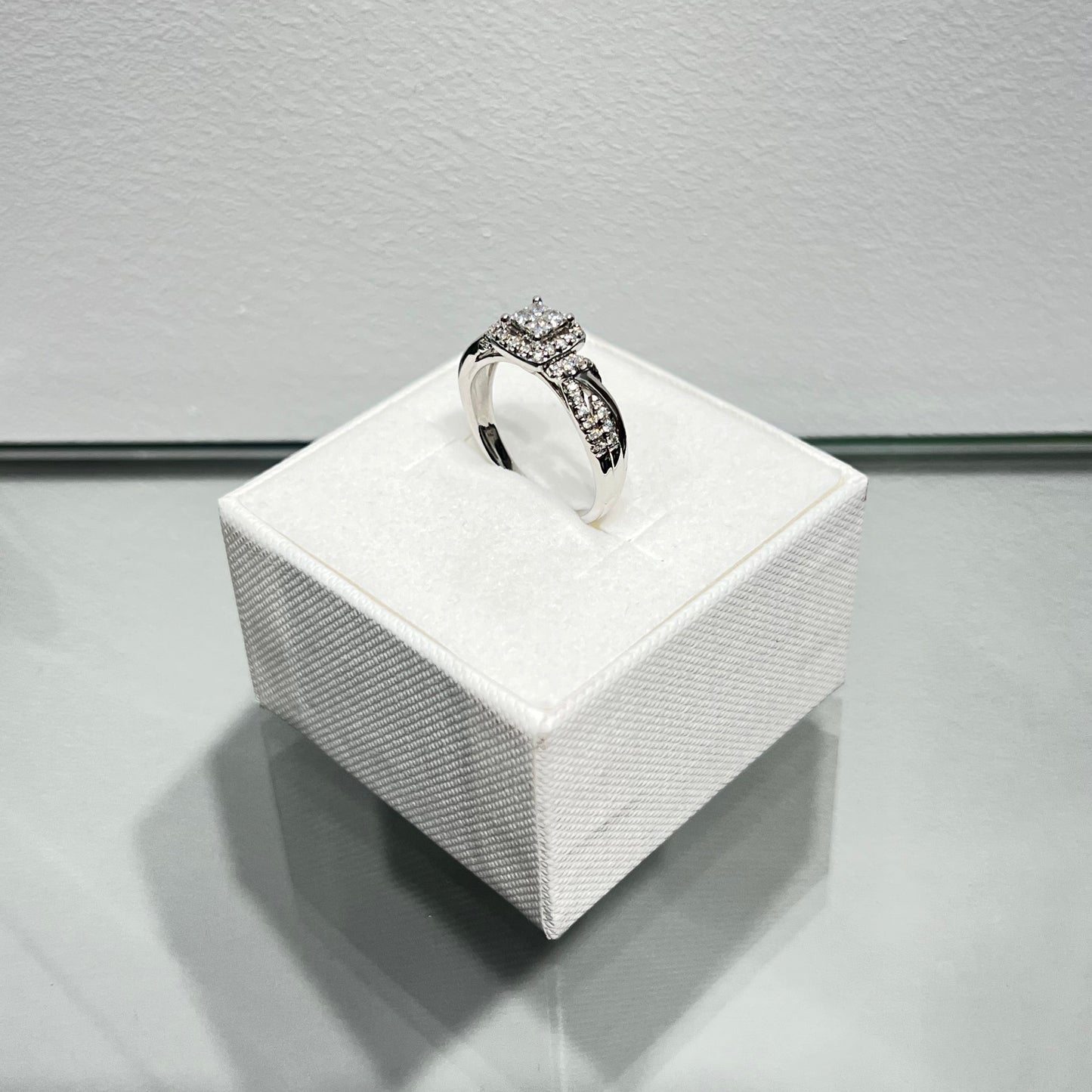 1128- NEW 10K White Gold Square Cz Wedding Ring W.G