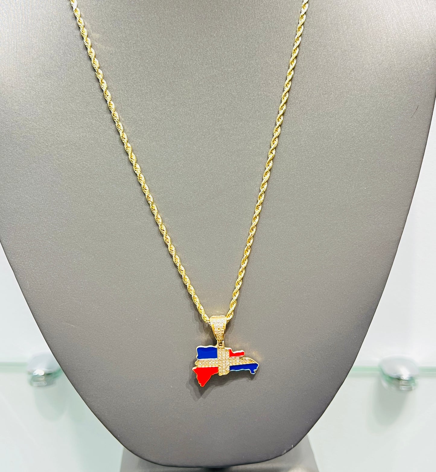 678- NEW 14K Dominican Republic Map Pendant W.G