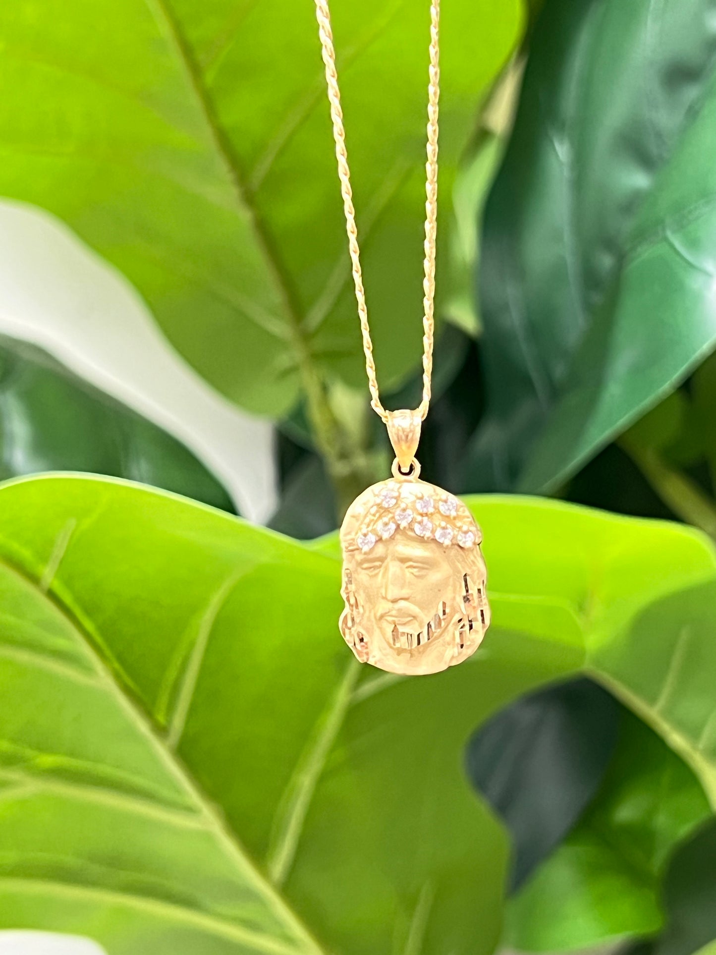 00195-NEW 14K Jesus Face “Religious” Pendant W.G