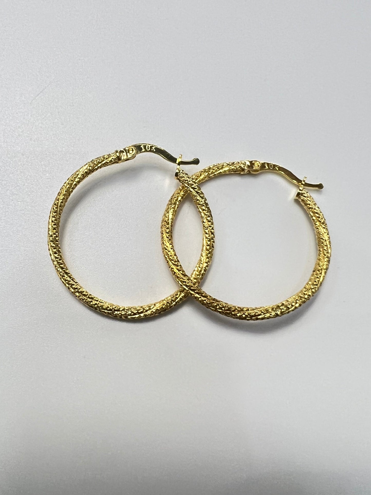 1655- NEW 10K Hoop Earrings (29.5x2.3mm)W.G