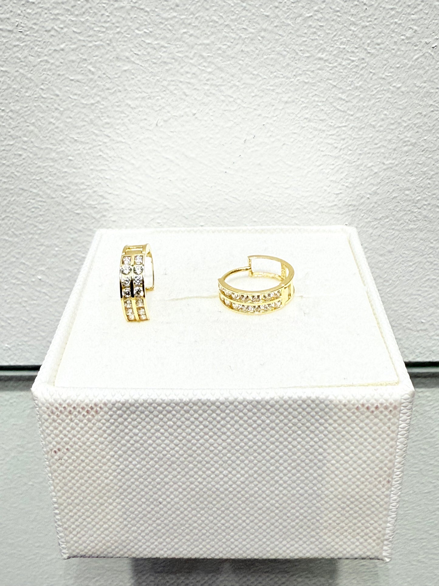 1093- NEW 14K Double Row Huggie Hoop Earrings Clear Cz (4x11mm) W.G