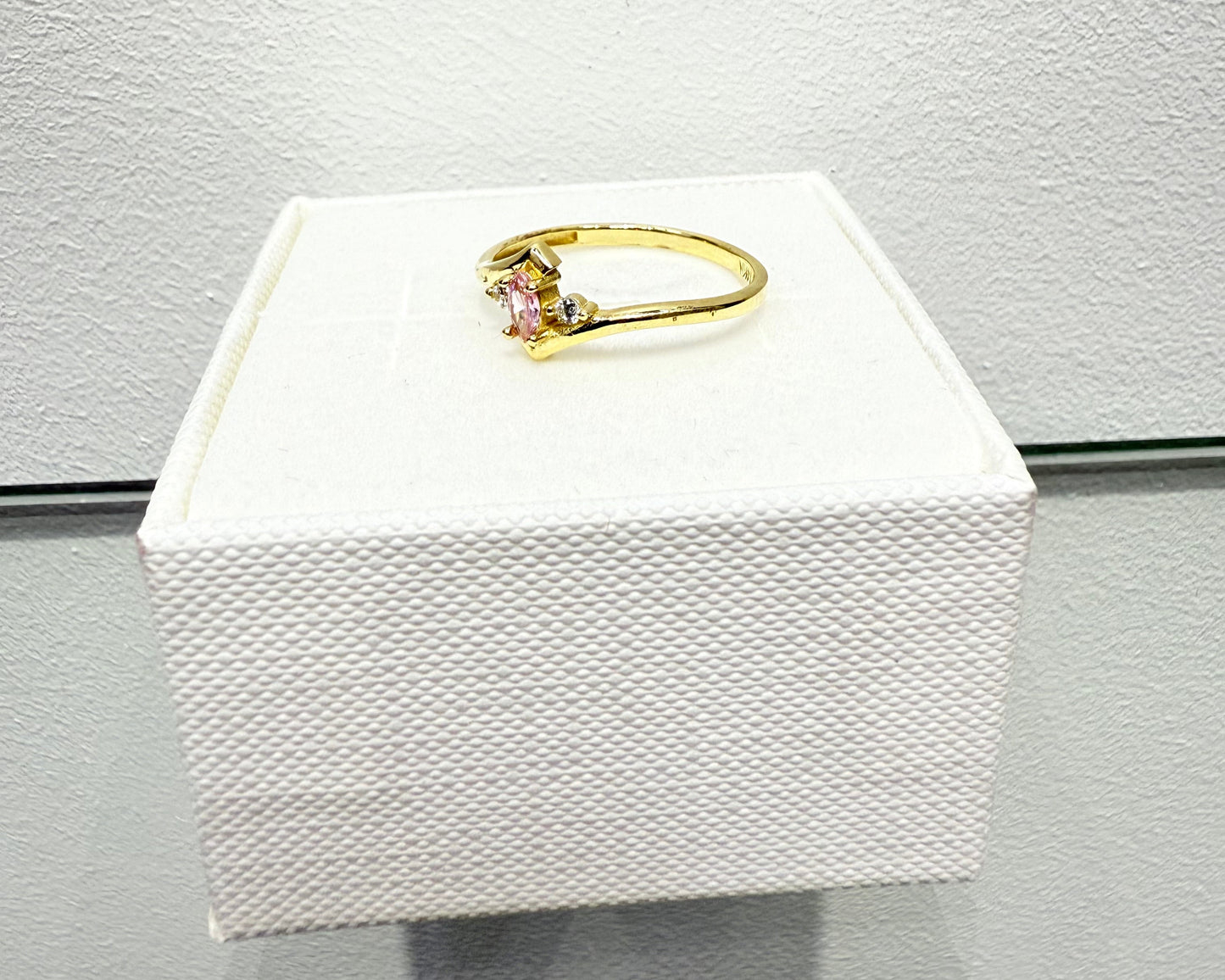 1111- NEW 14K Thin Pink Oval Stone Ring W.G