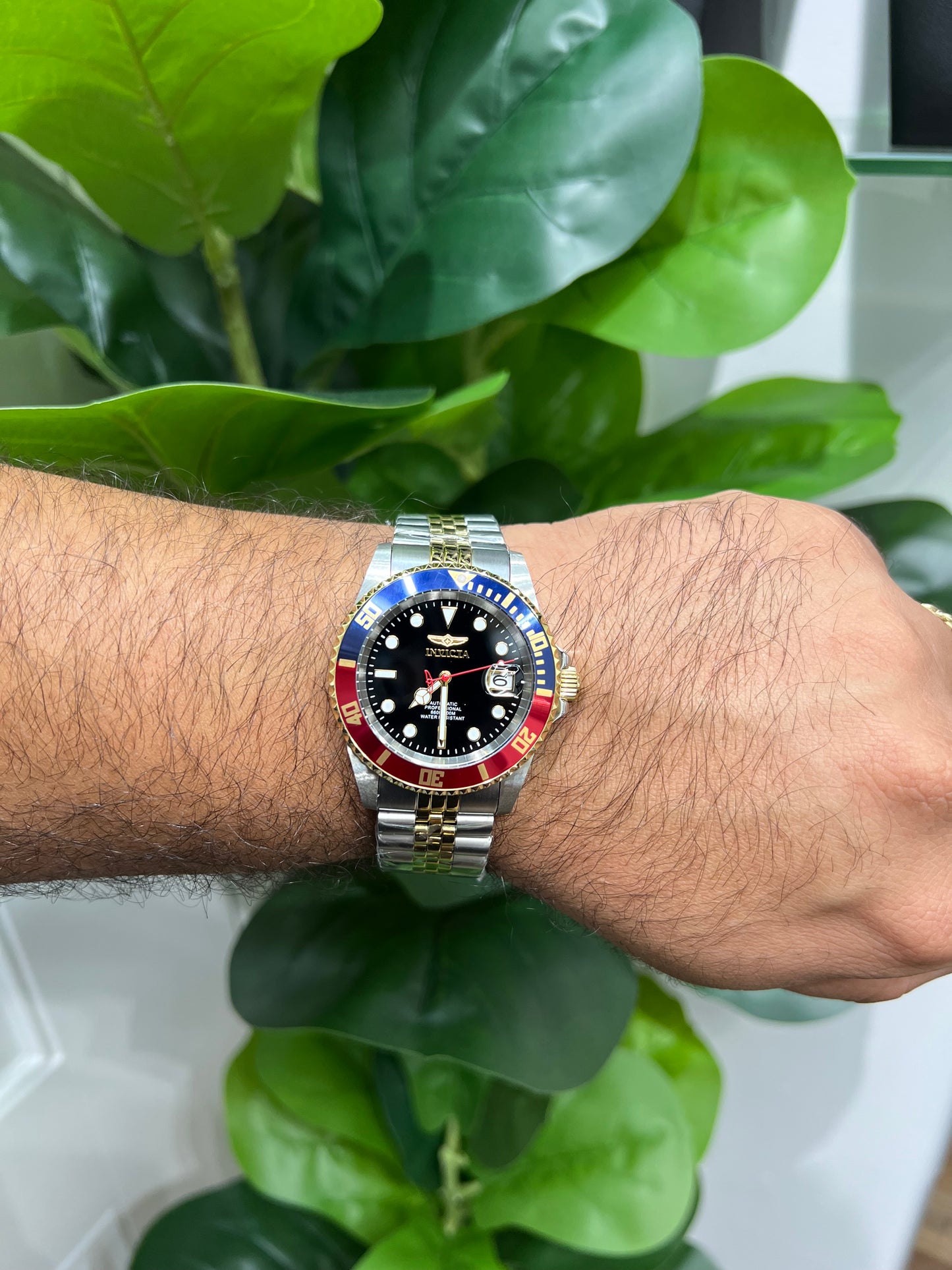 R38- Invicta Red & Blue Pro Diver Men's Watch 42mm W.G