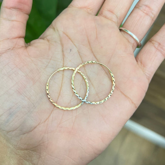 222- Pendientes de aro fino de oro tricolor