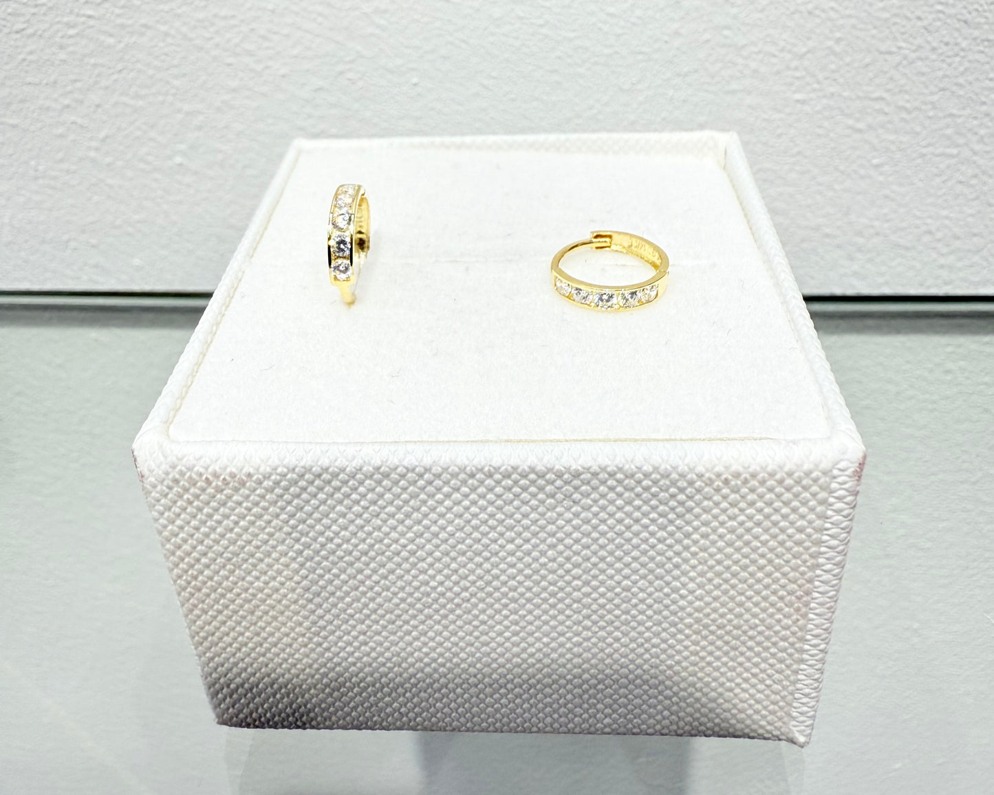 1091- NEW 14K Clear CZ Huggie Hoop Earrings (2x10mm) W.G