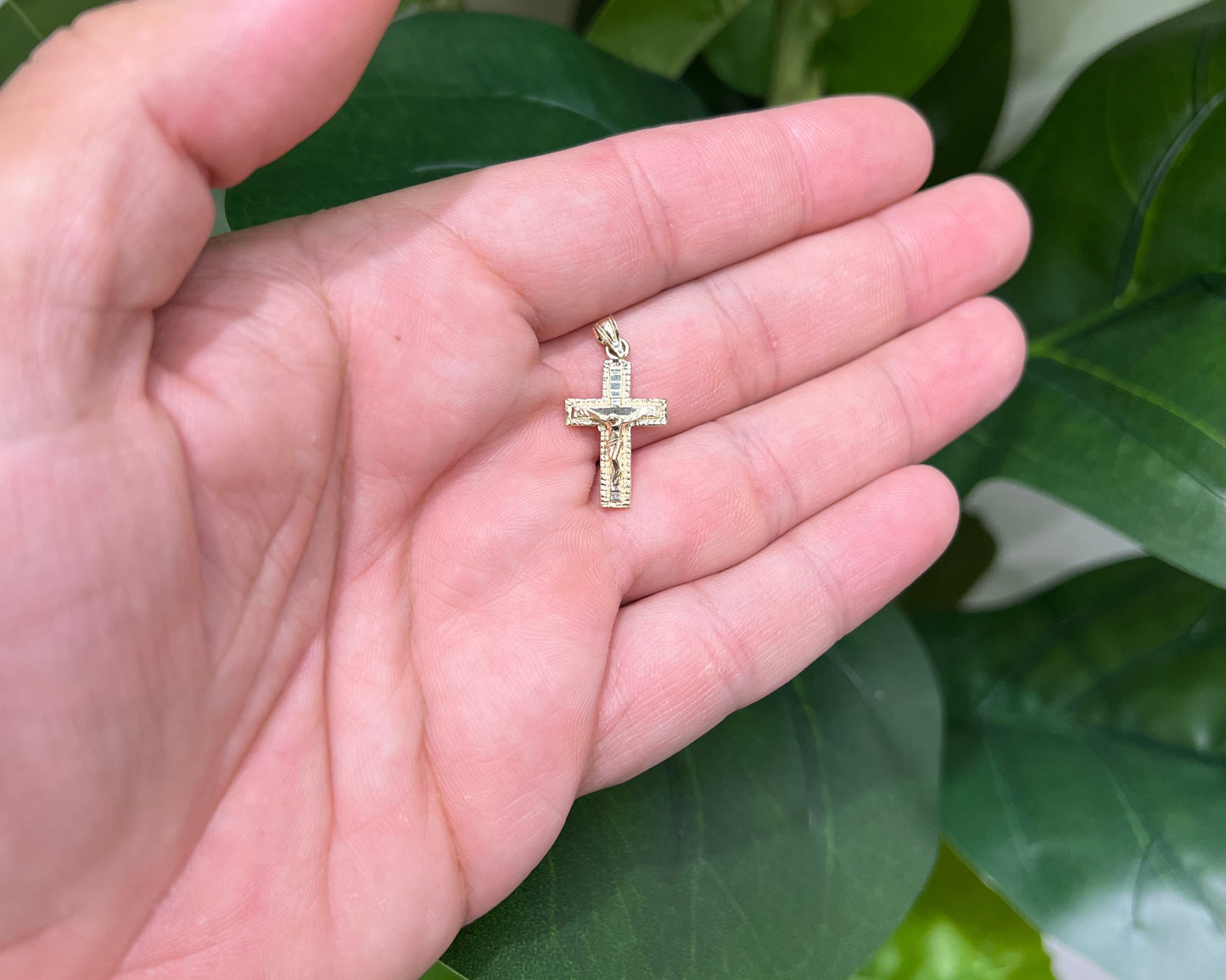 1316- 10K Gold Crucifix Pendant W.G