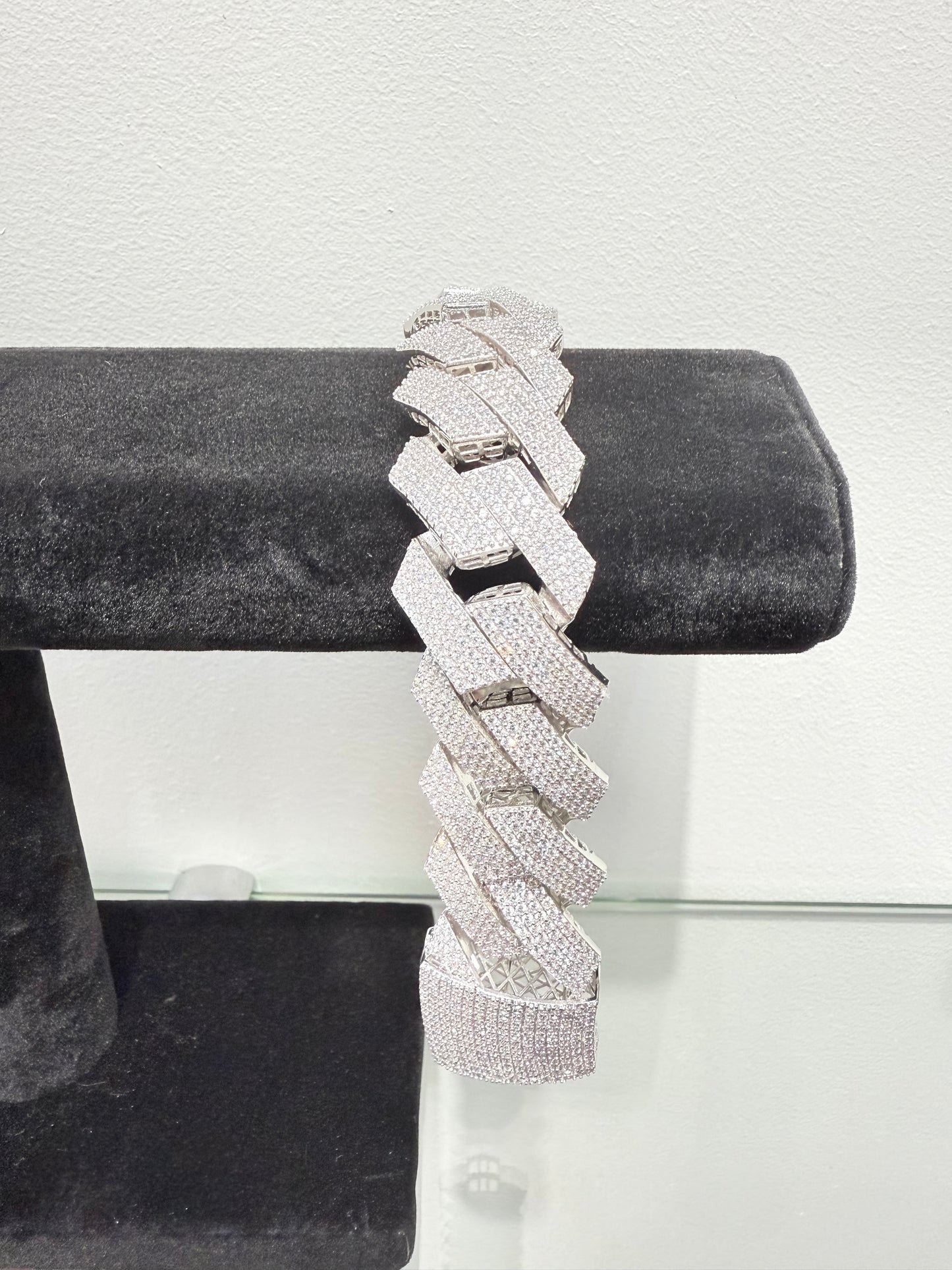 S864- NEW 925 Sterling silver Cz Encrusted Miami Cuban Link (23mm).W.G