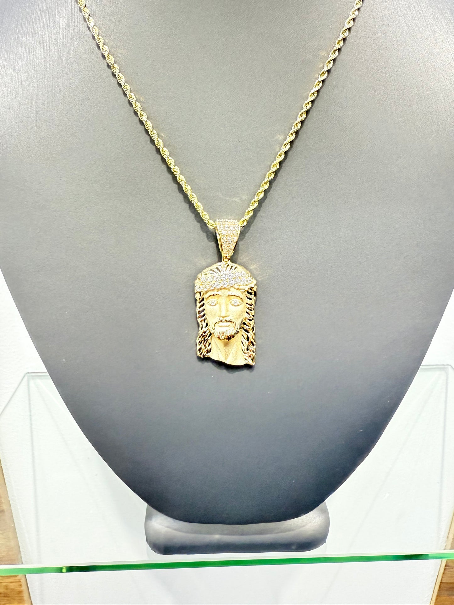 1040- NEW 14K Jesus Face Small Pendant (W.G)