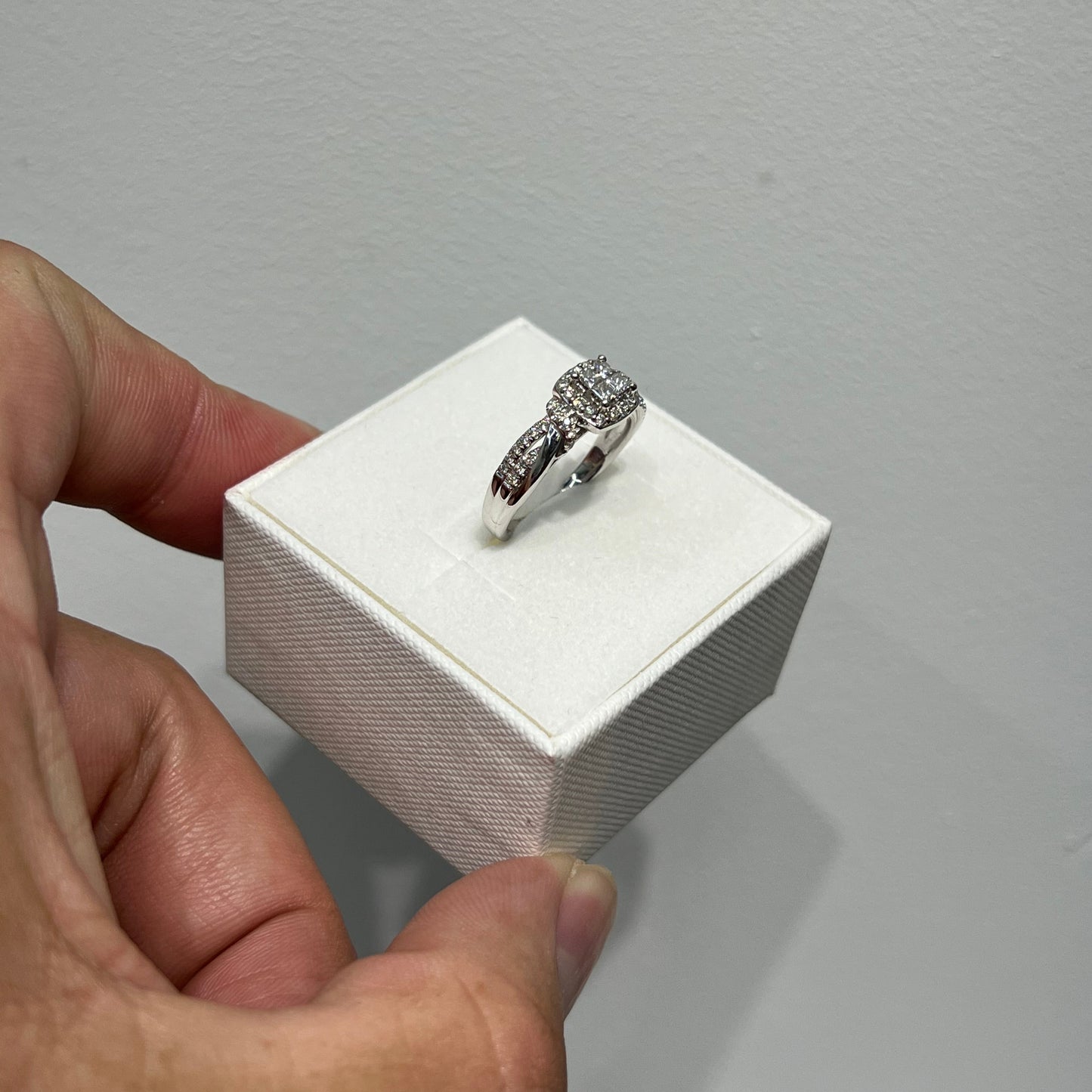 1128- NEW 10K White Gold Square Cz Wedding Ring W.G