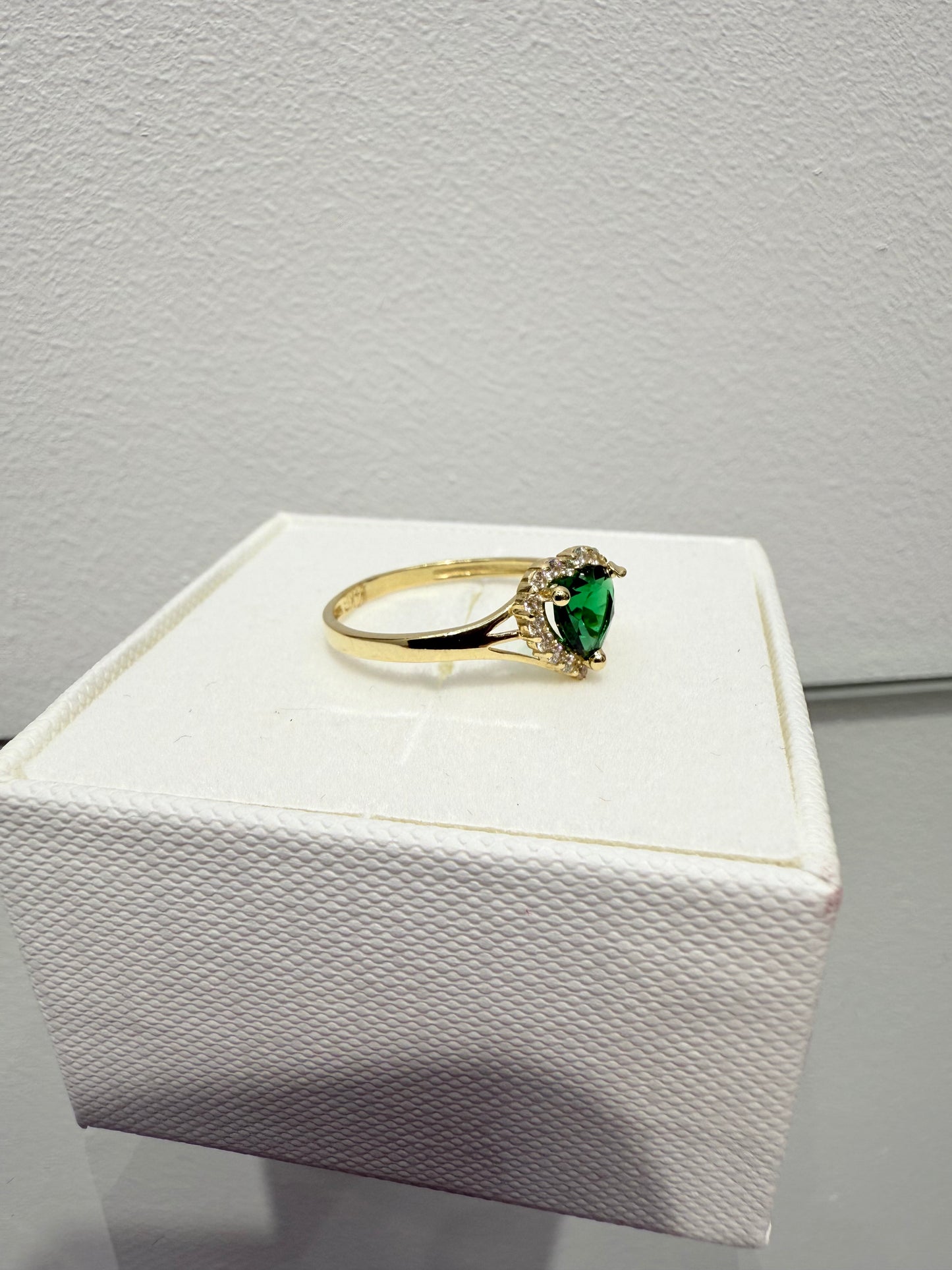 948- NEW 14K Green Cz Heart Stone Ring W.G