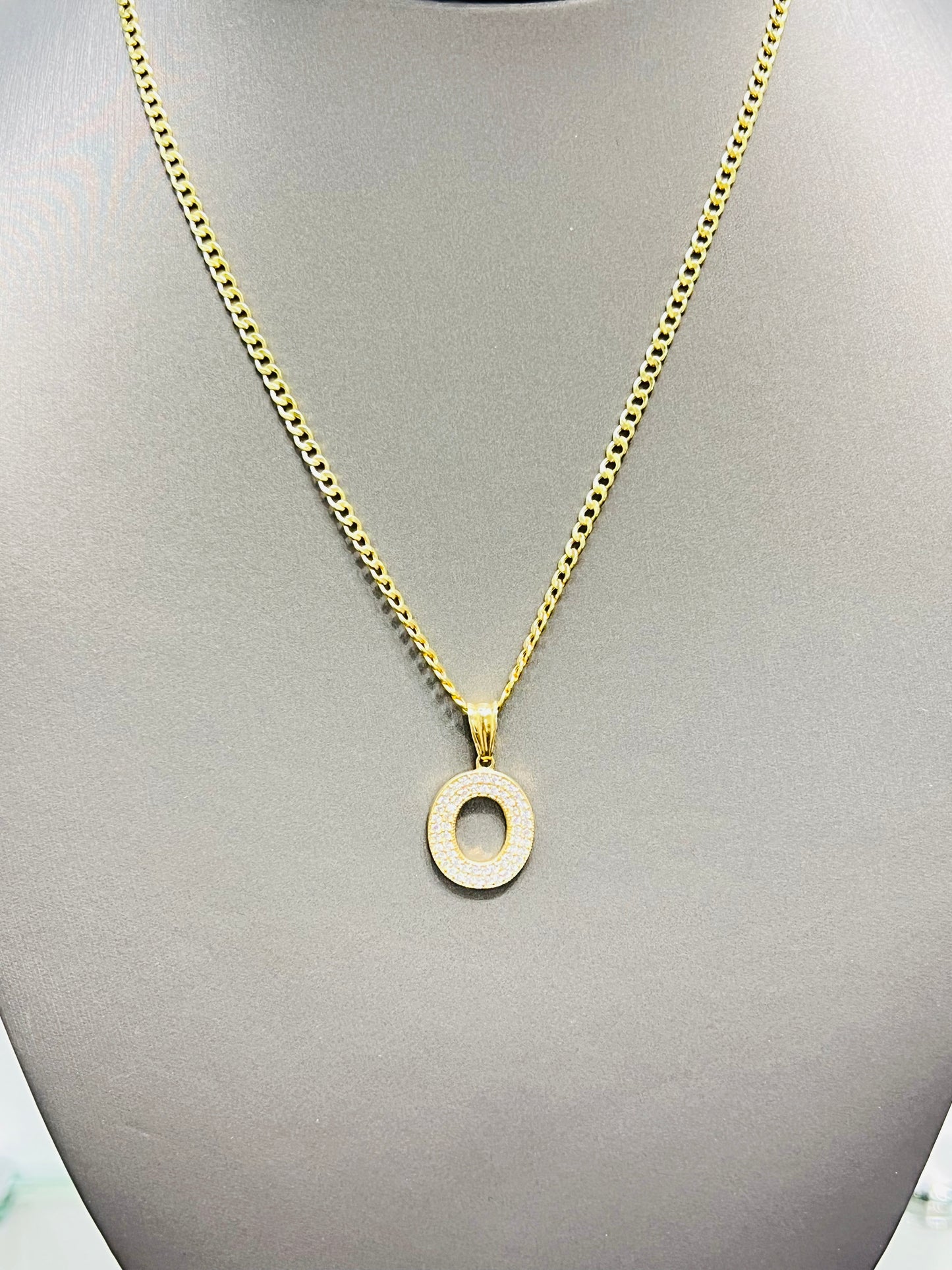 665- Letter “O” Shiny Pendant