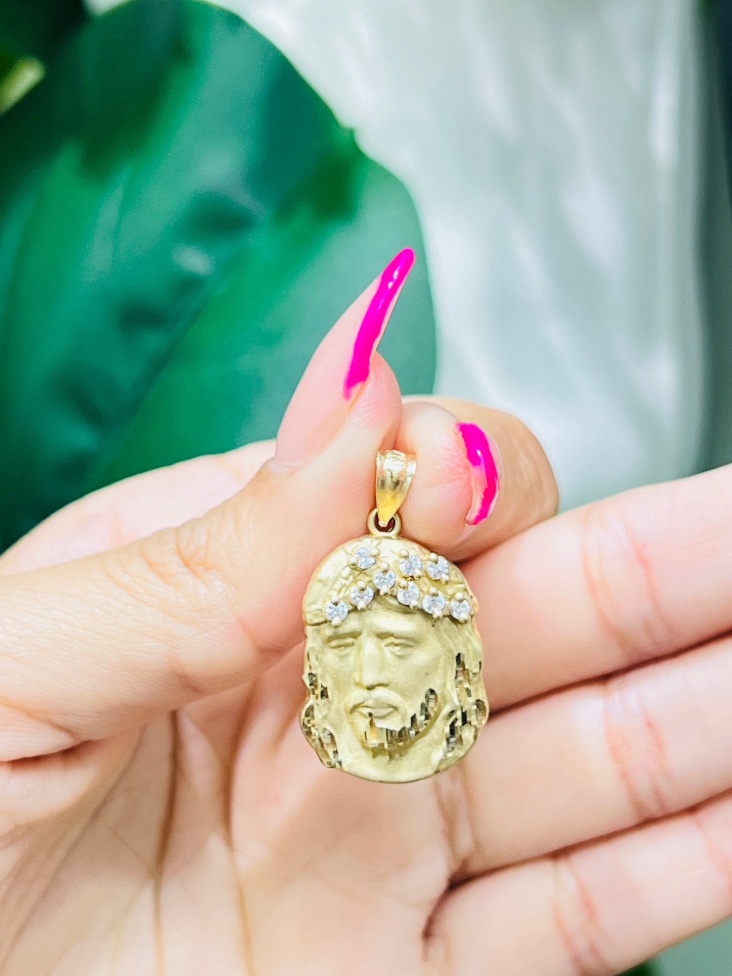 00195-NEW 14K Jesus Face “Religious” Pendant W.G