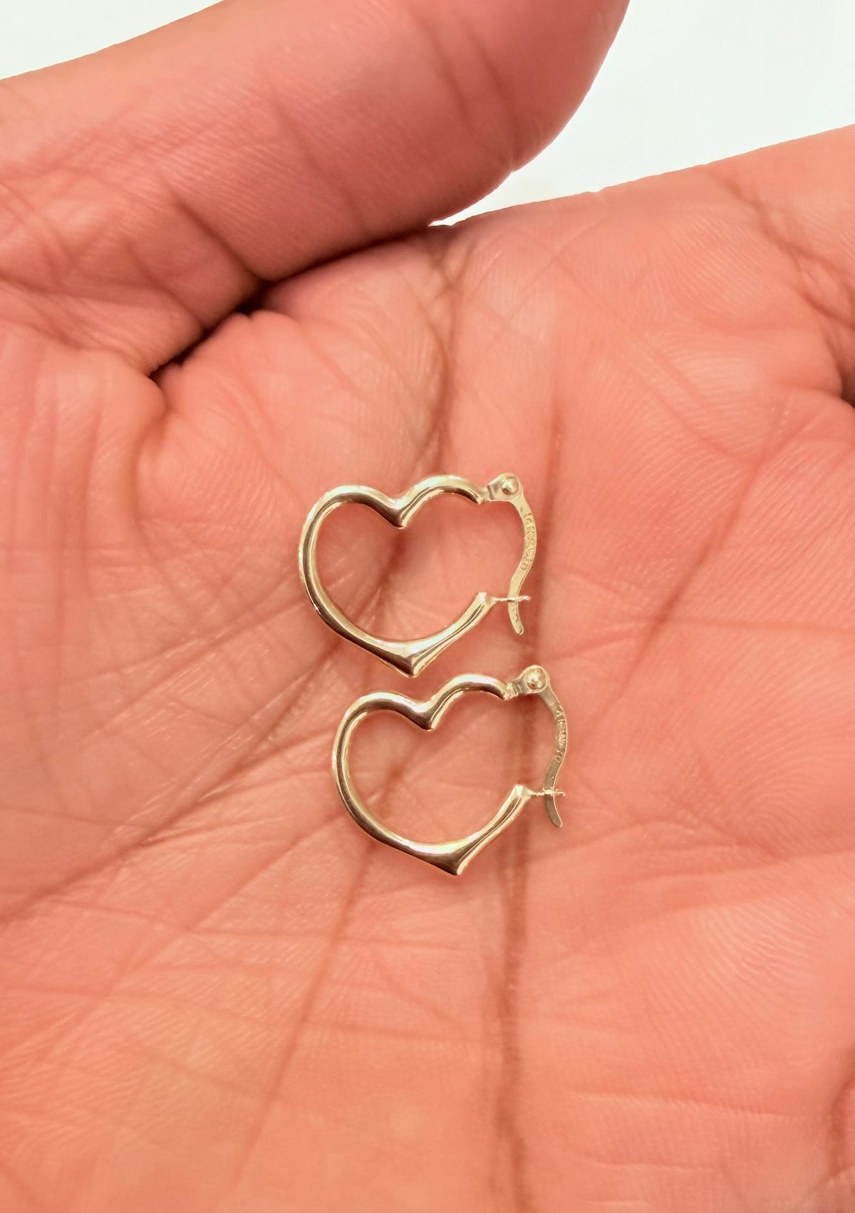1788- NEW 14K Hollow Heart Hoop Earrings W.G