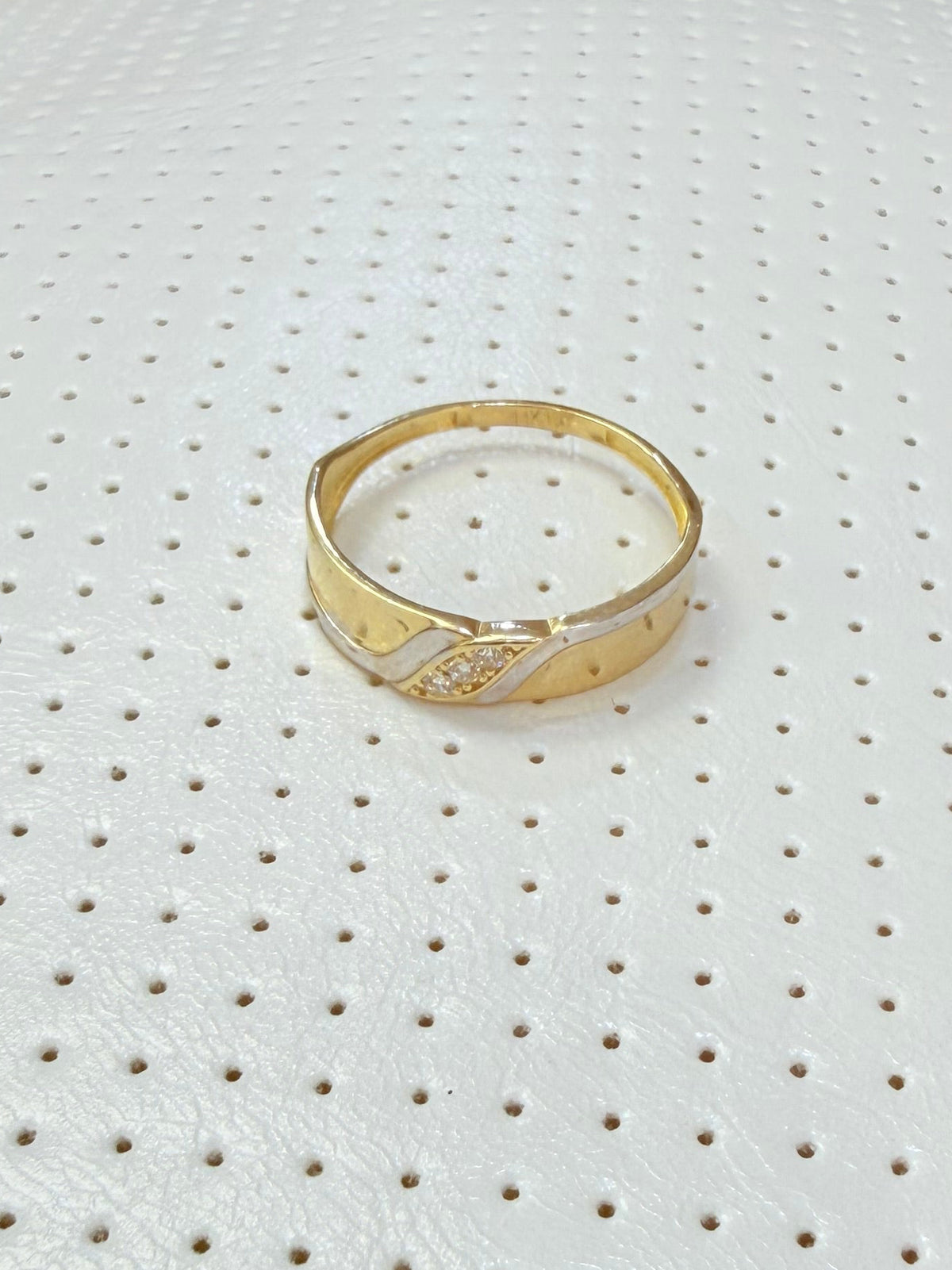 1805- NEW 14K Wedding Band Ring W.G