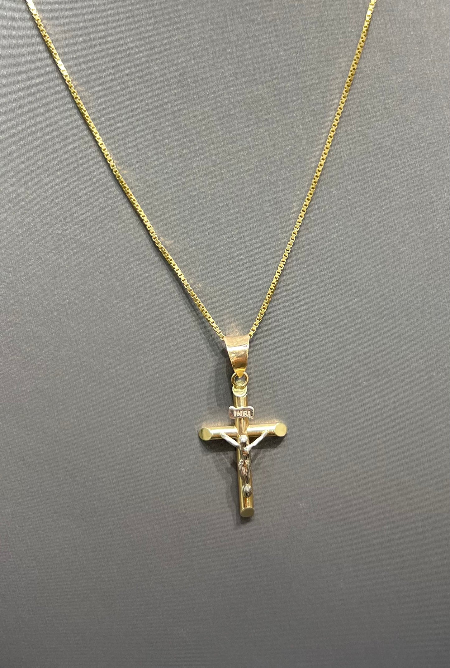 1136- NEW 14K Hollow Small Crucifix W.G