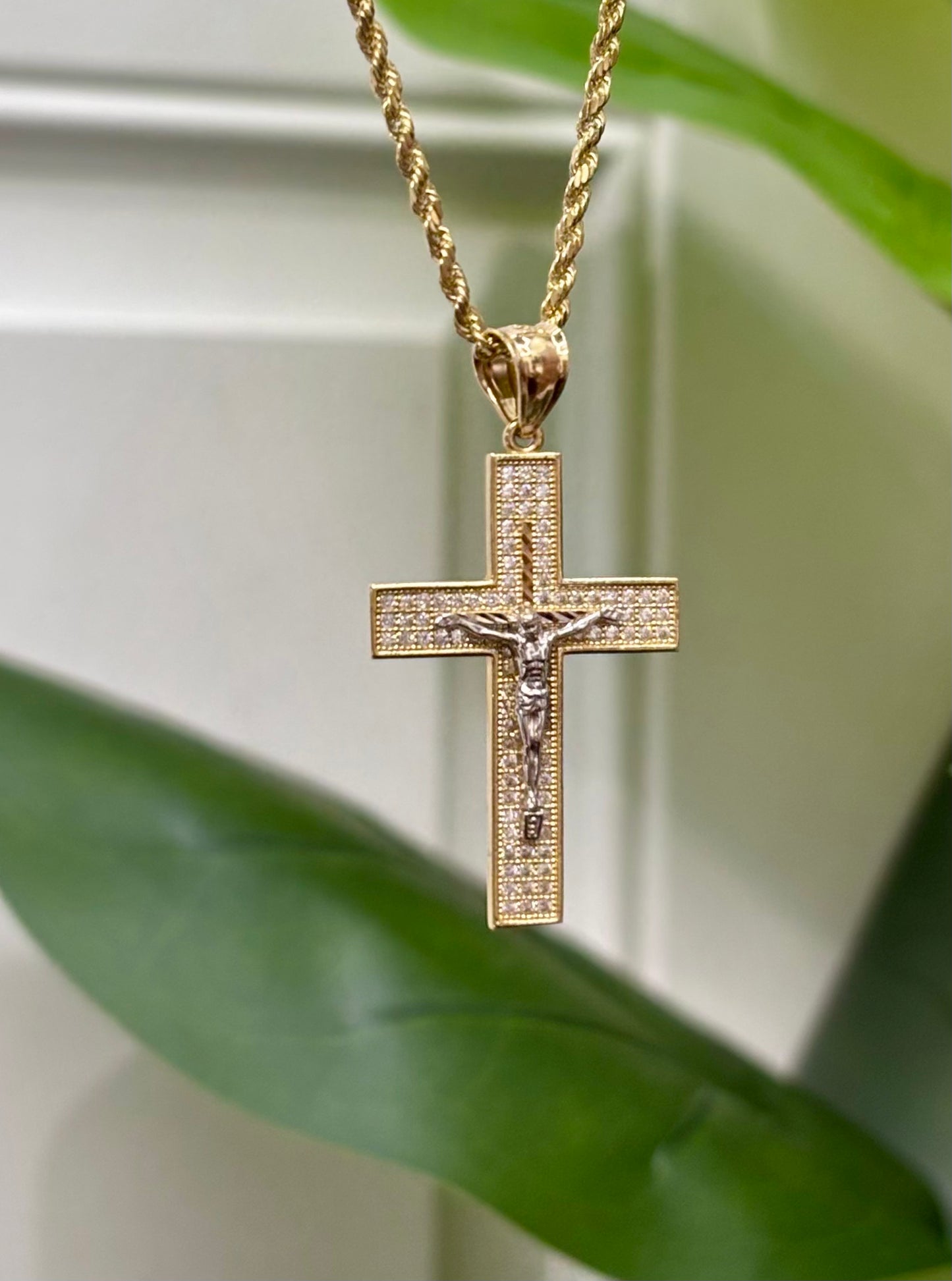 1078- NEW 14k Full Cz Crucifix Religious Pendant W.G