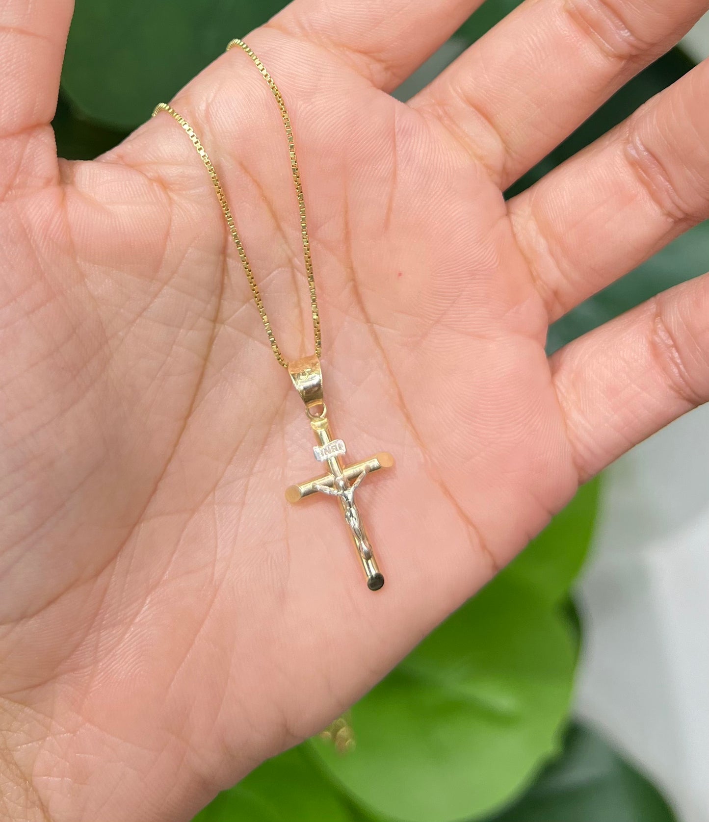 1136- NEW 14K Hollow Small Crucifix W.G
