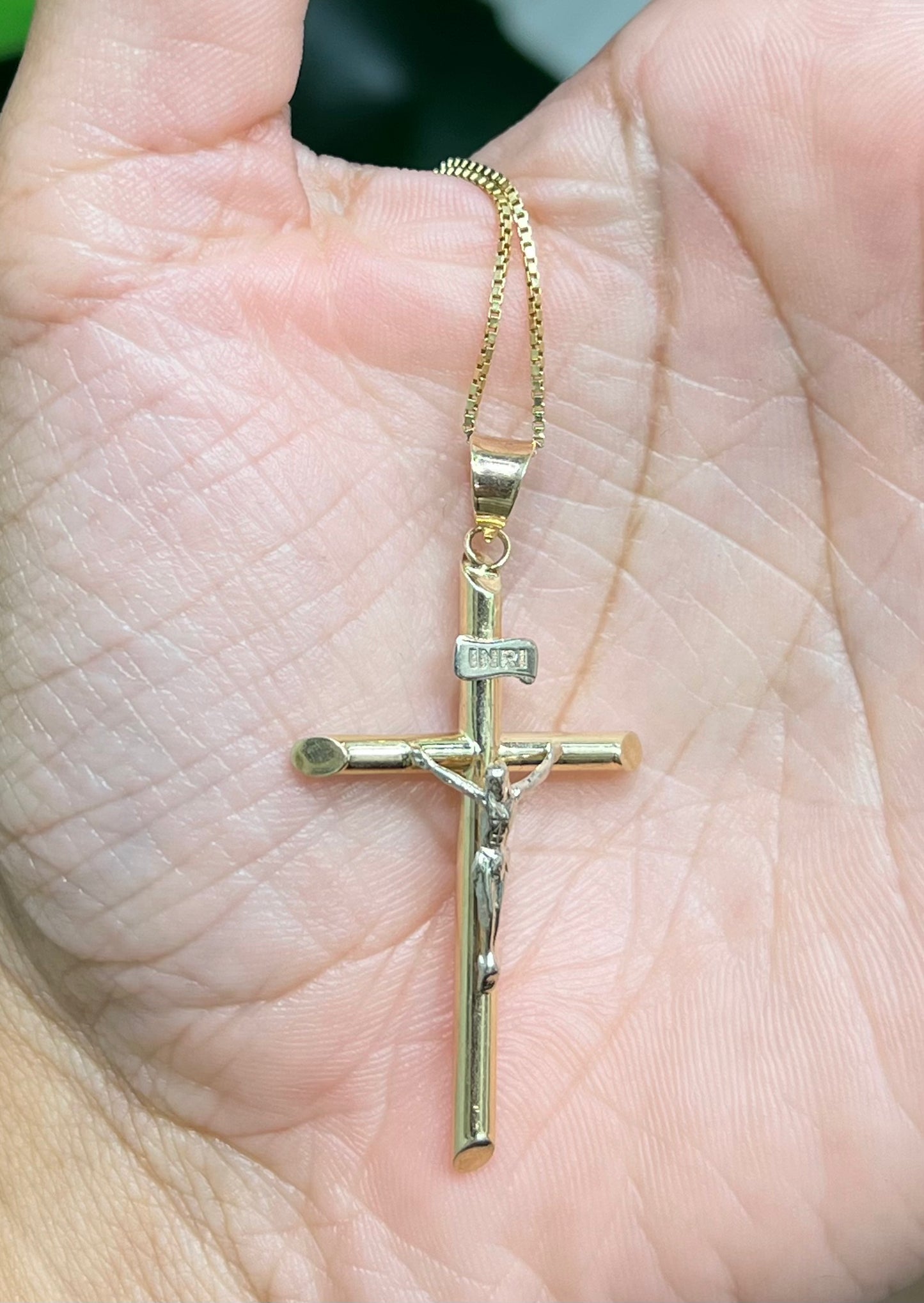 1135-14K Hollow Crucifix Pendant W.G