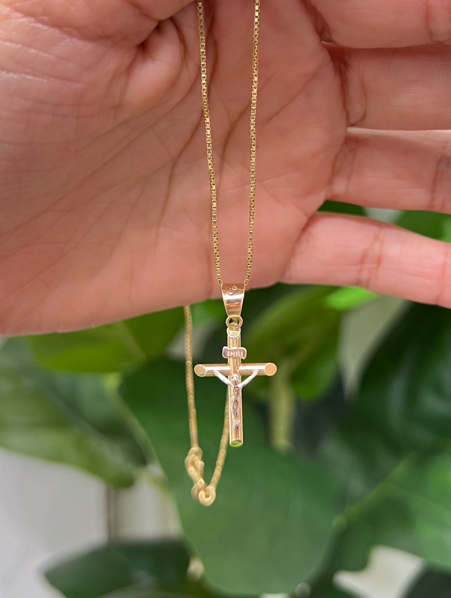 1136- NEW 14K Hollow Small Crucifix W.G