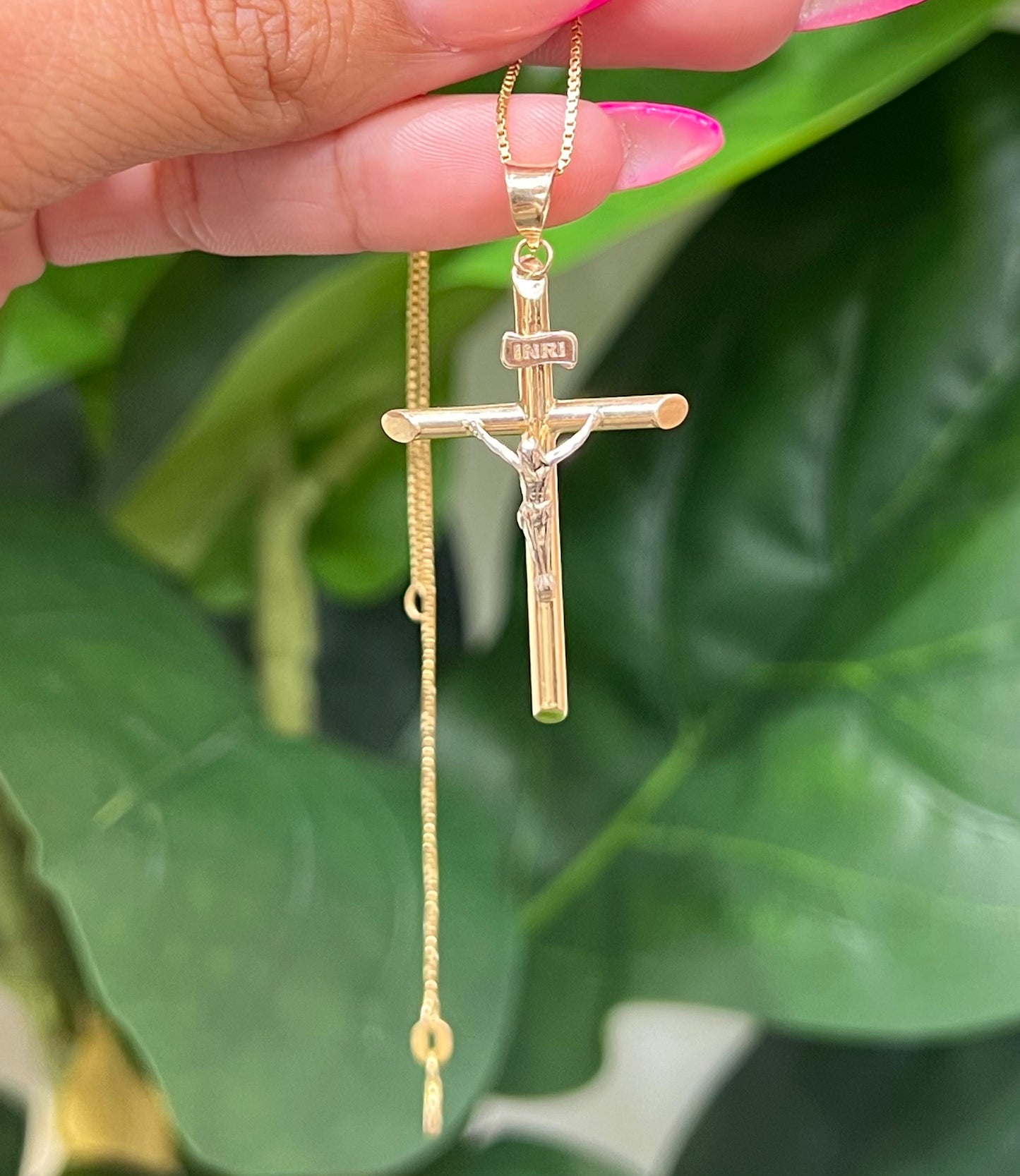 1135-14K Hollow Crucifix Pendant W.G