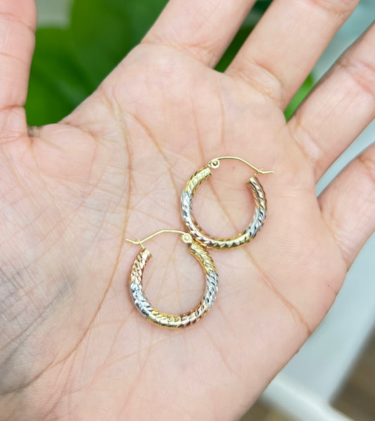 00118- Pendientes de aro huecos de oro de 14 quilates en tres tonos