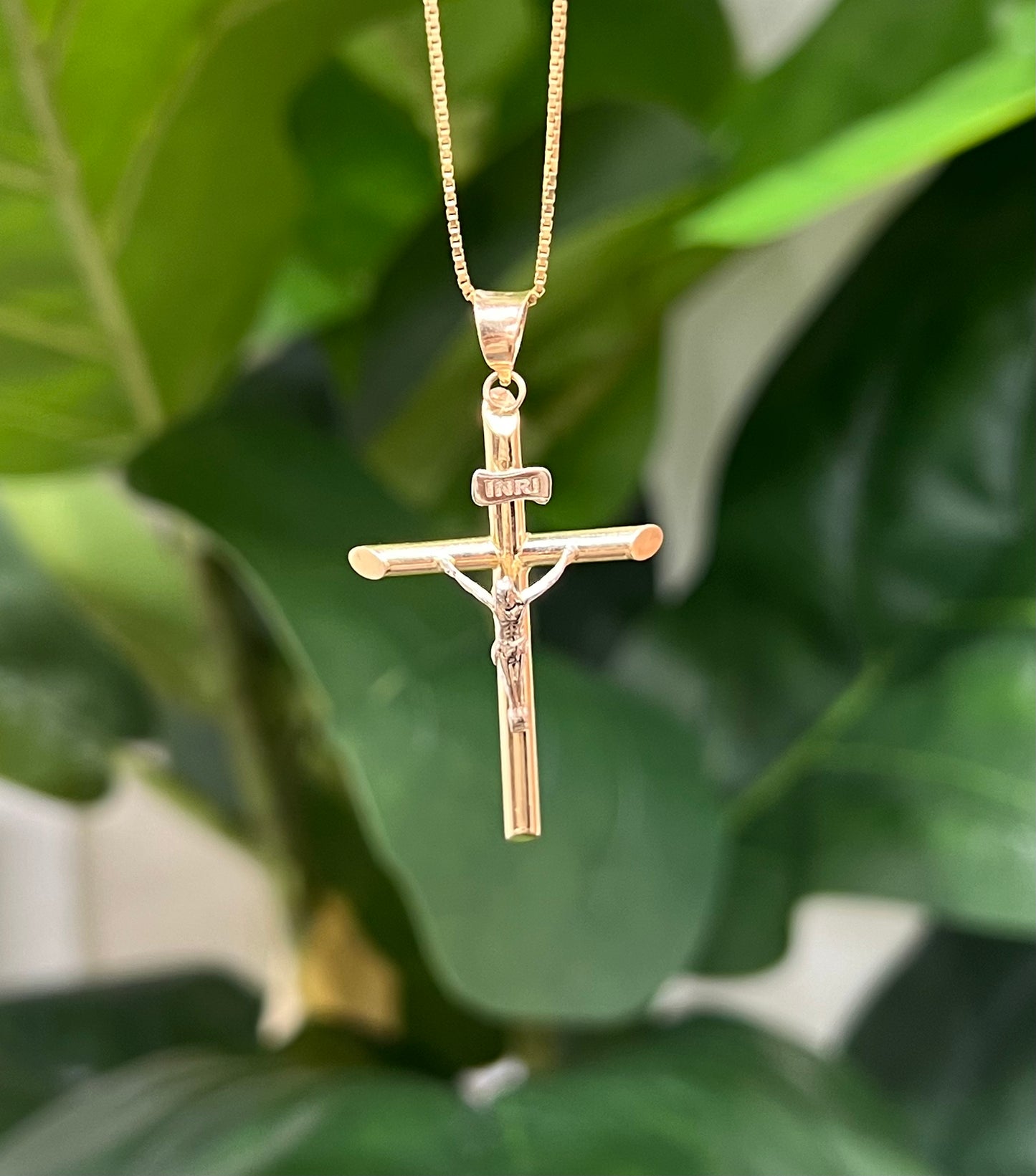 1135-14K Hollow Crucifix Pendant W.G