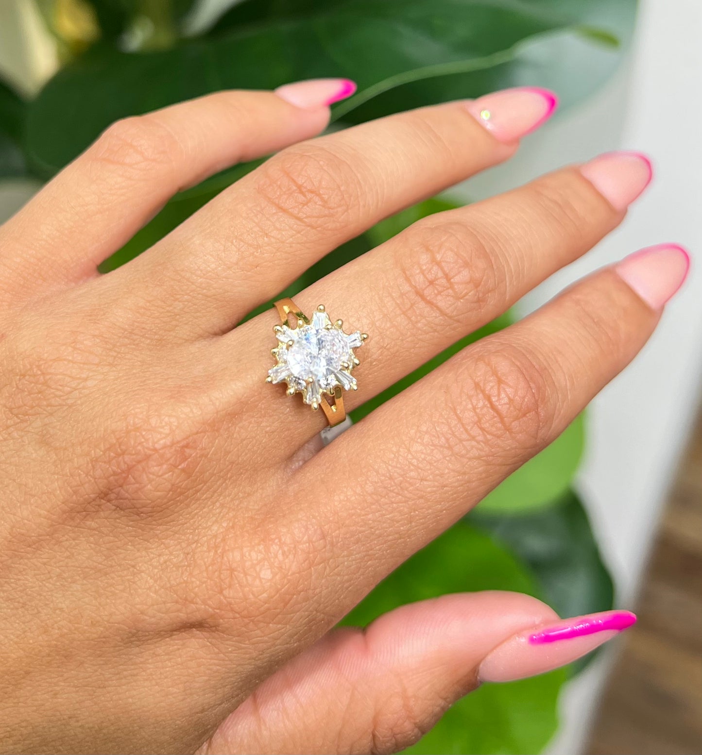 501- NEW 14K Gold Cubic Zirconia Star Stone Ring W.G