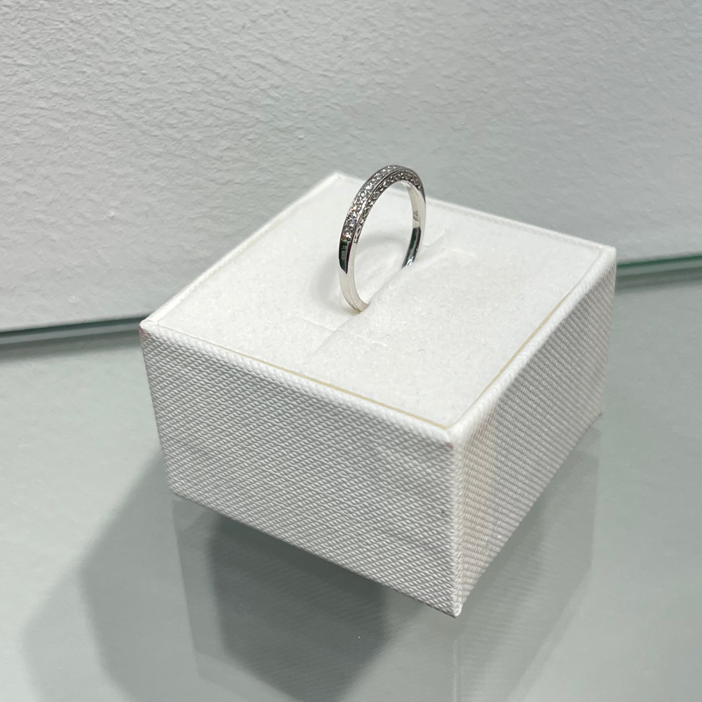 1129- NEW 10K White Gold Wedding Ring Band W.G