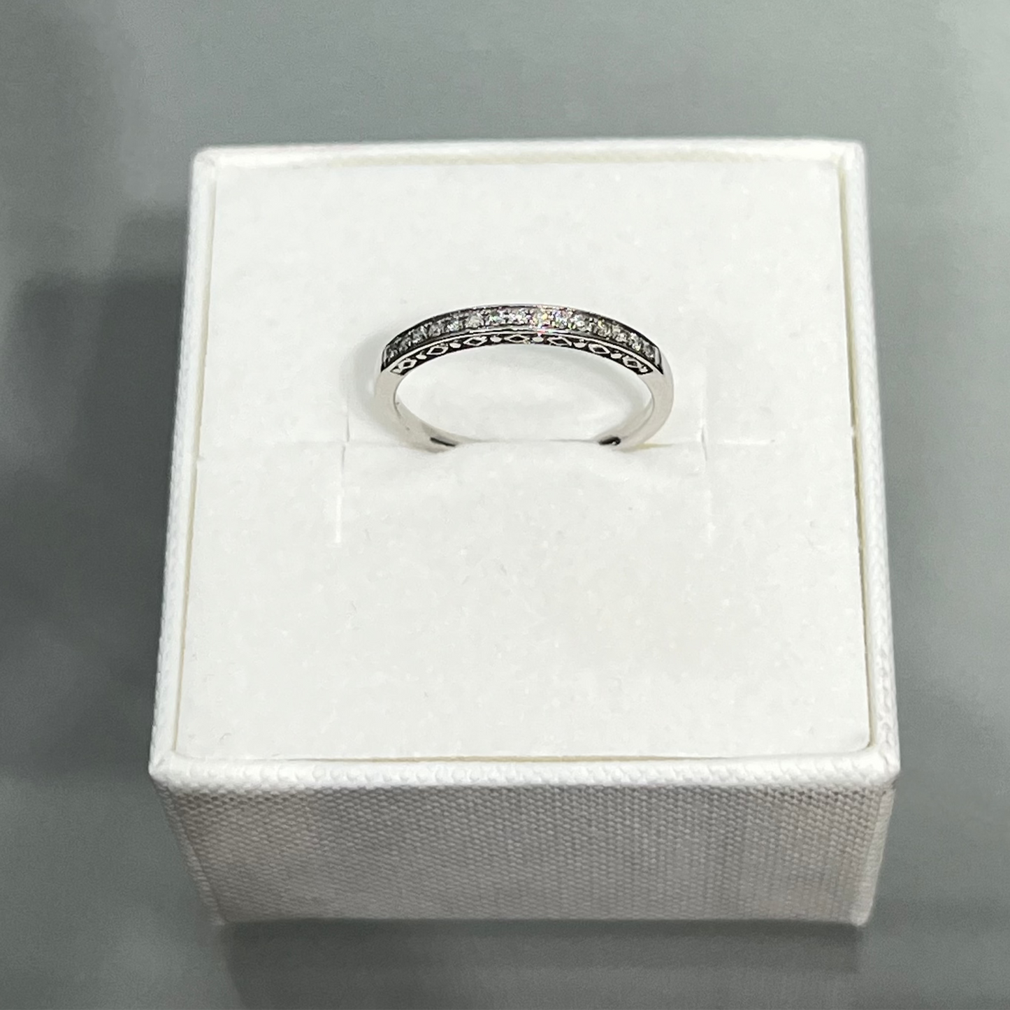 1129- NEW 10K White Gold Wedding Ring Band W.G