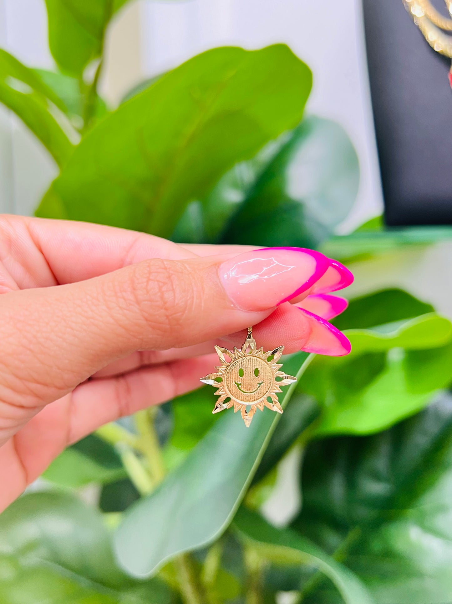 462- NEW 14K Gold Sun Sign Pendant W.G