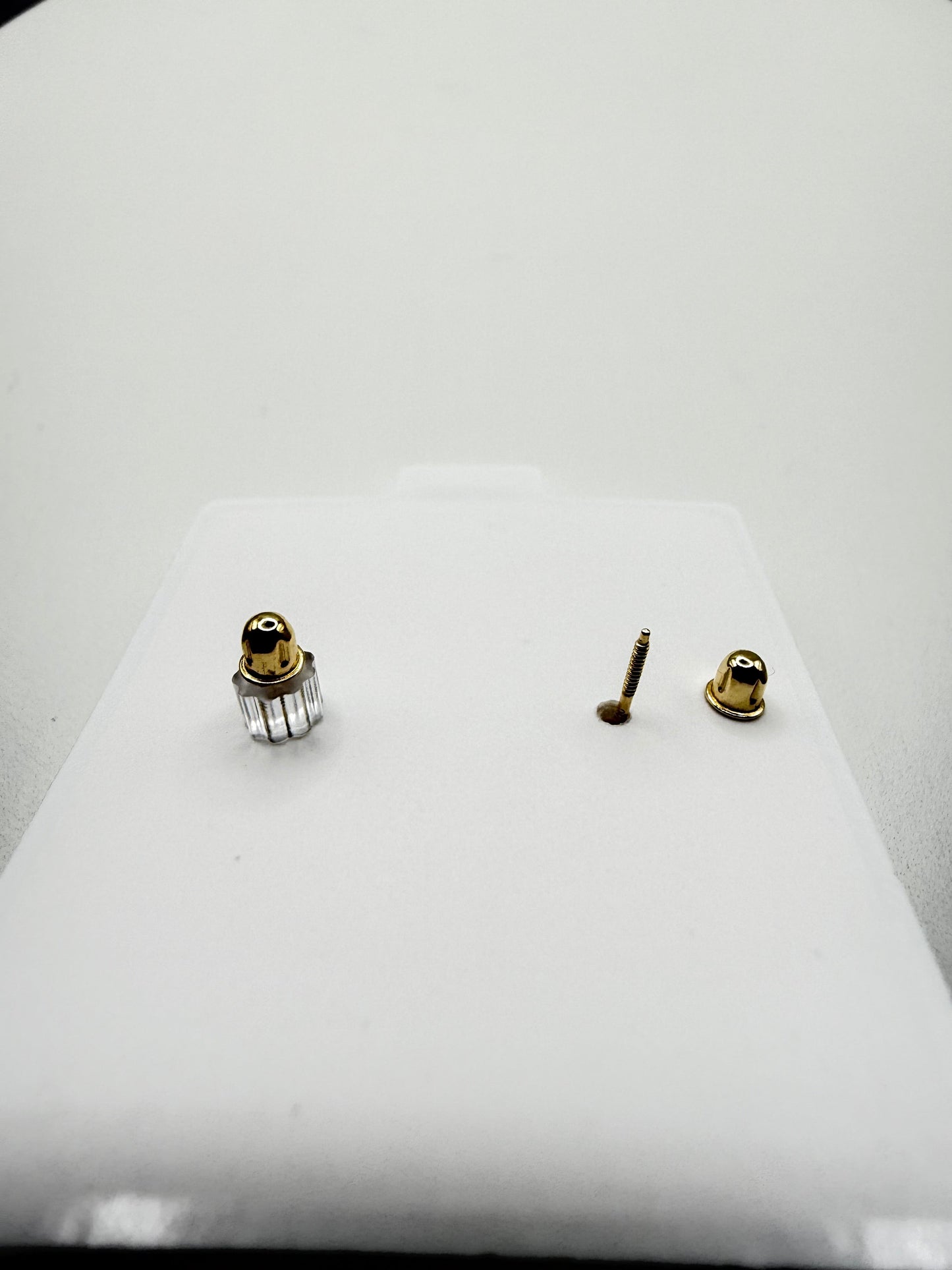 286- Pendientes de botón cuadrados de oro amarillo de 14 quilates de 8 mm