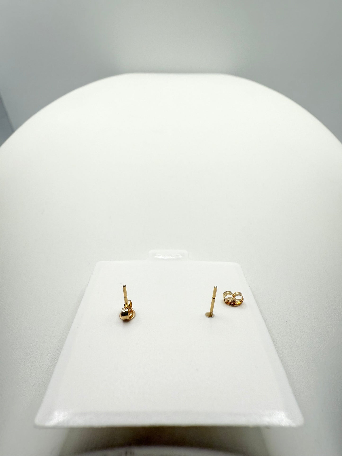 286- Pendientes de botón cuadrados de oro amarillo de 14 quilates de 8 mm